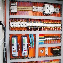 Painel elétrico com porta interna